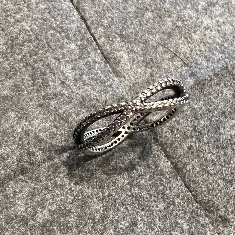 PANDORA Crossing Paths ring size 9